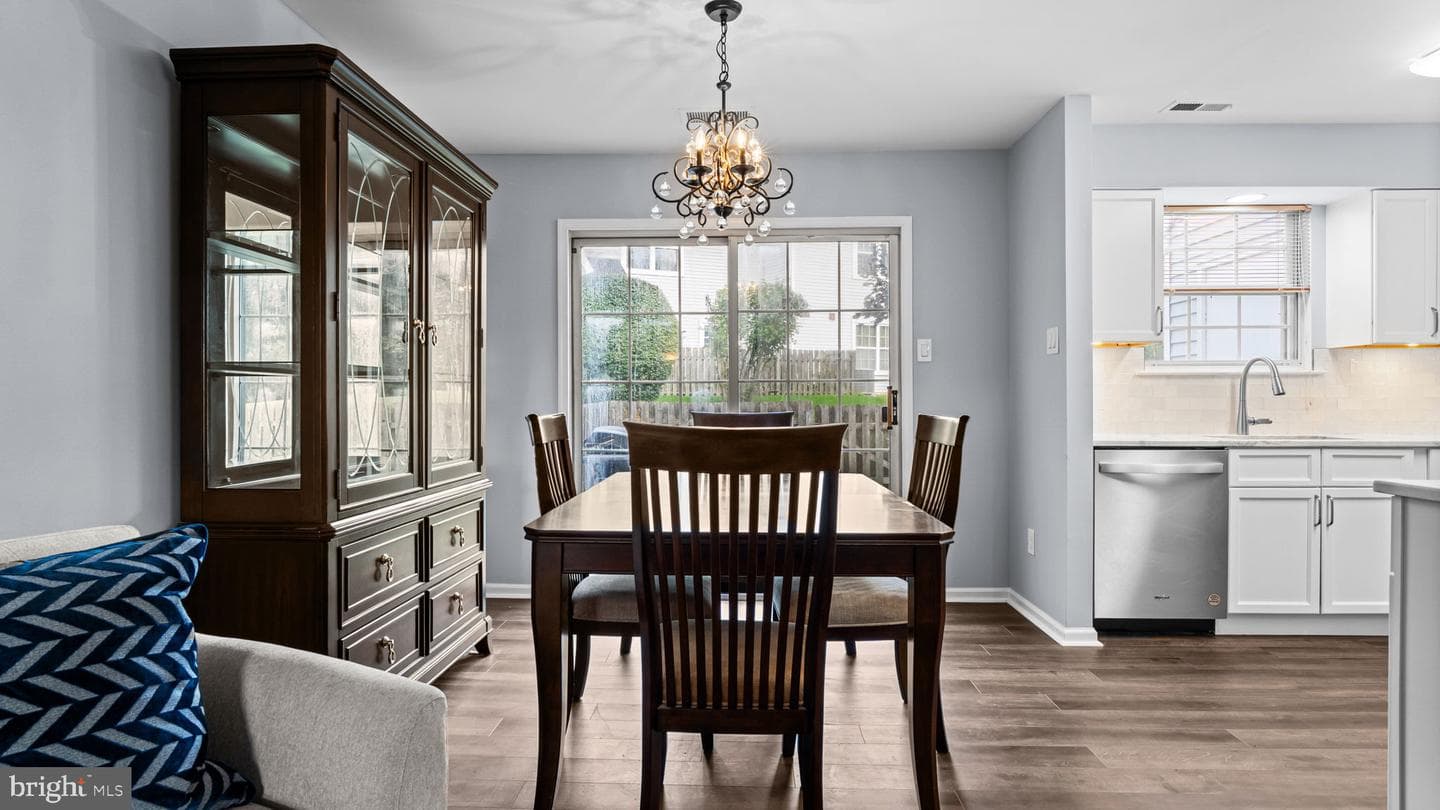 21 Eaton Court photo 4