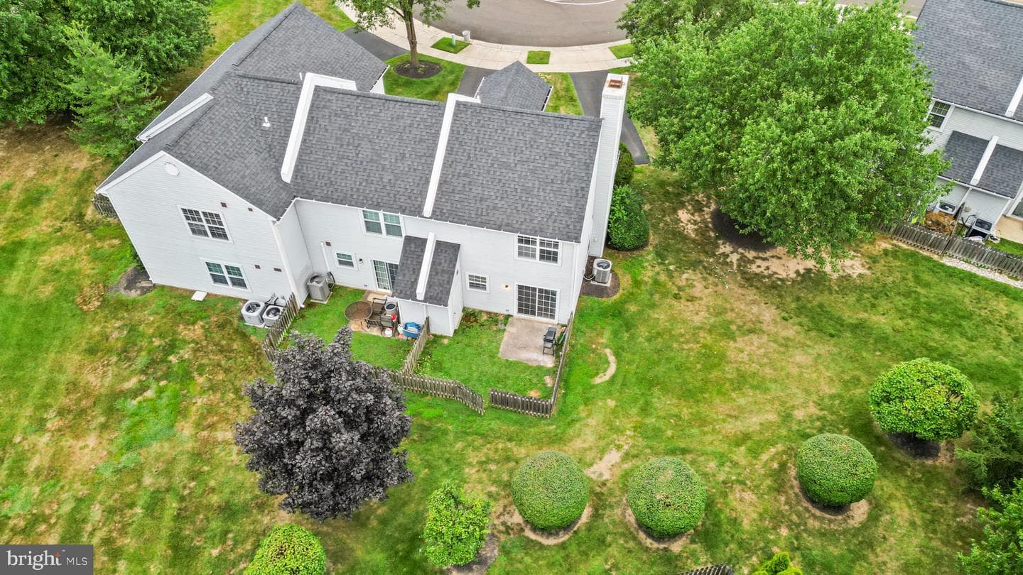 21 Eaton Court photo 40