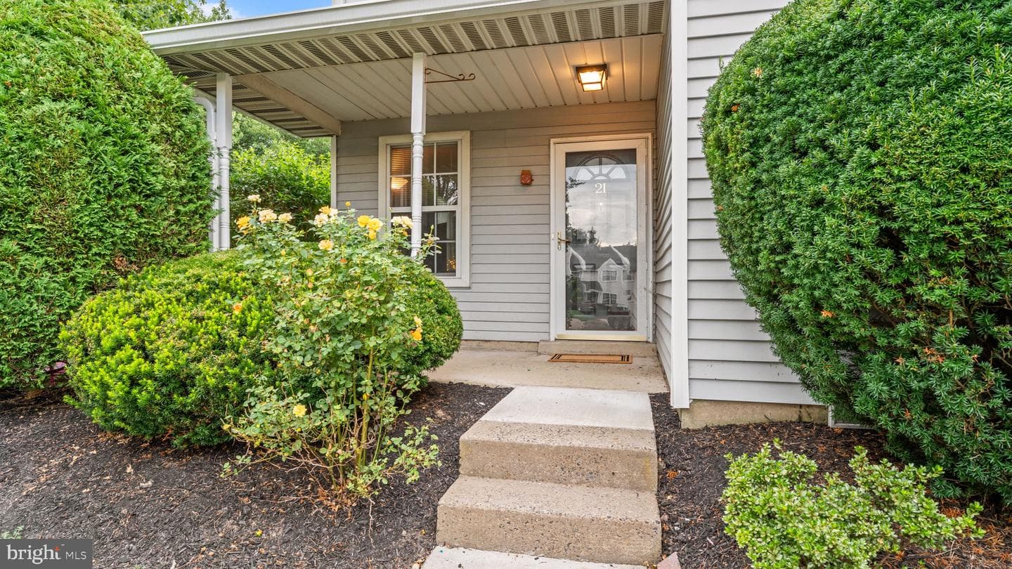 21 Eaton Court photo 5