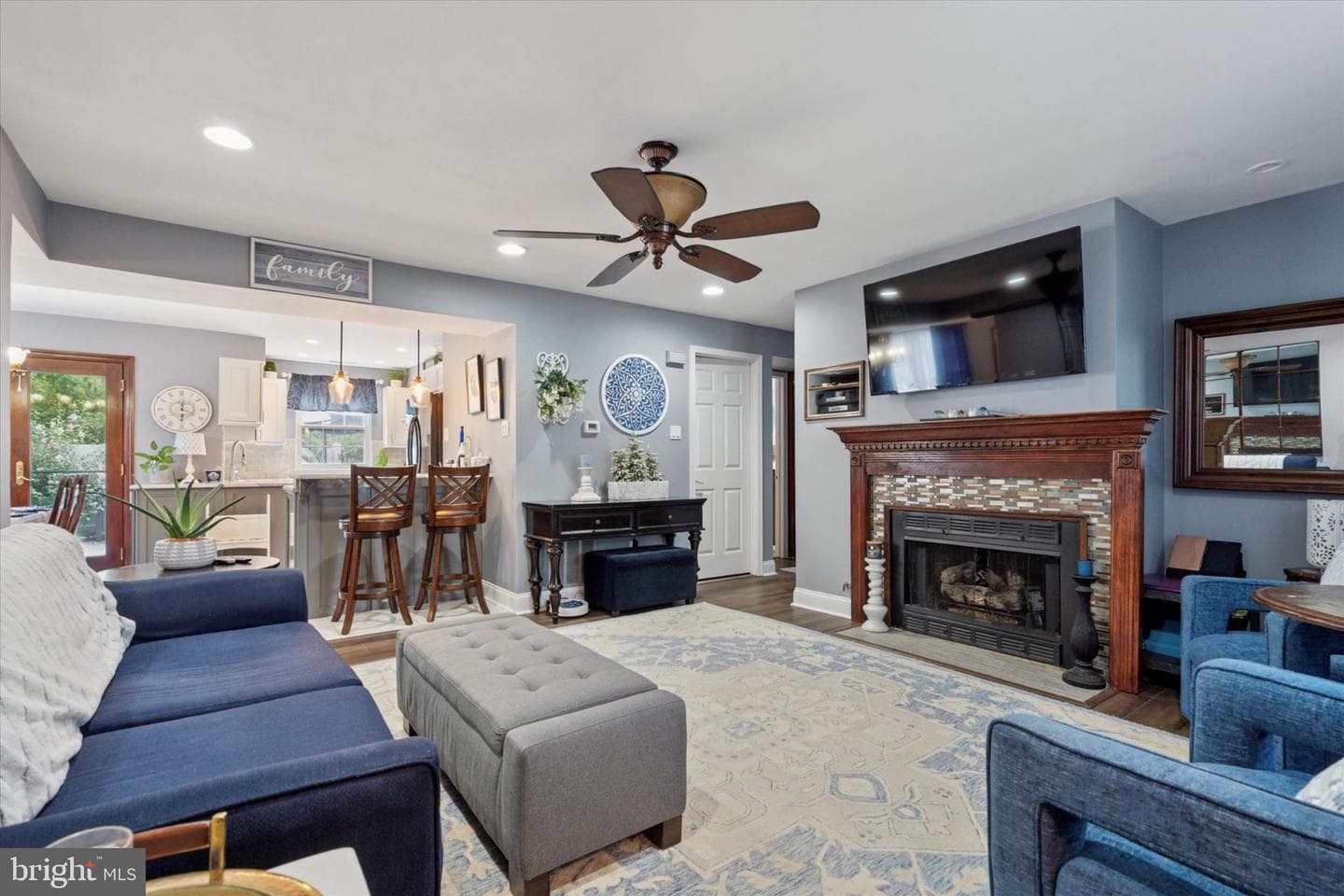 651 Rose Hollow photo 2