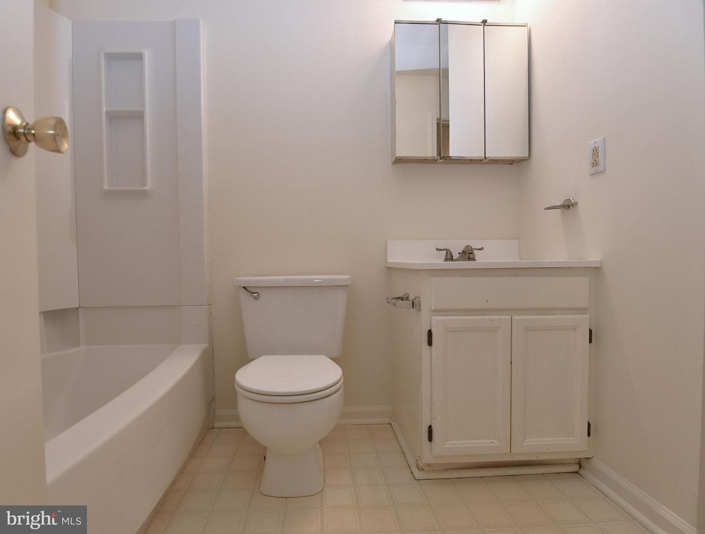 101 Christopher Place photo 13