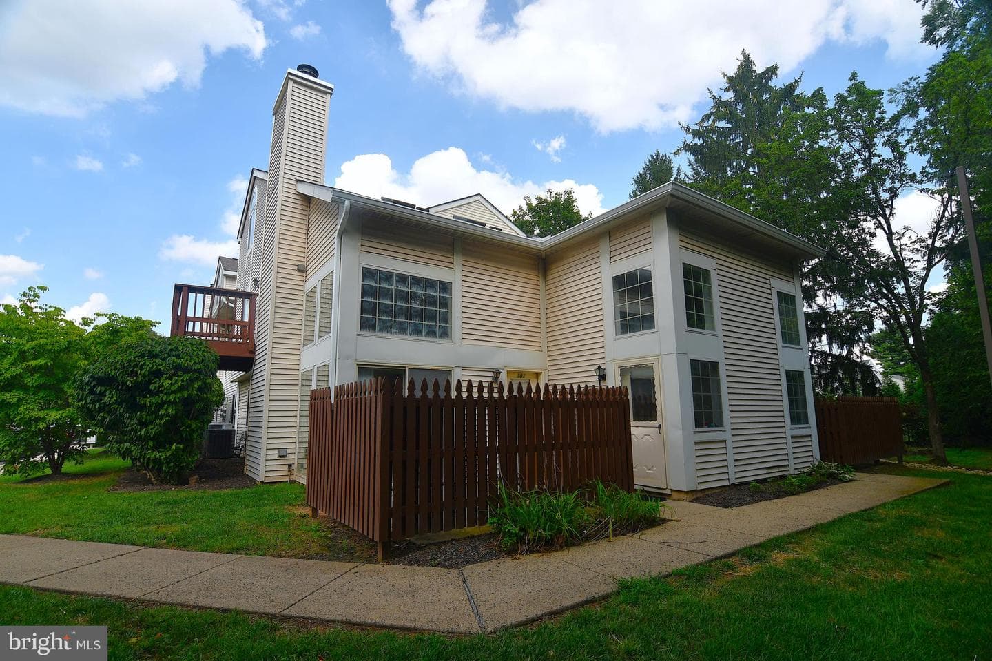 101 Christopher Place photo 3
