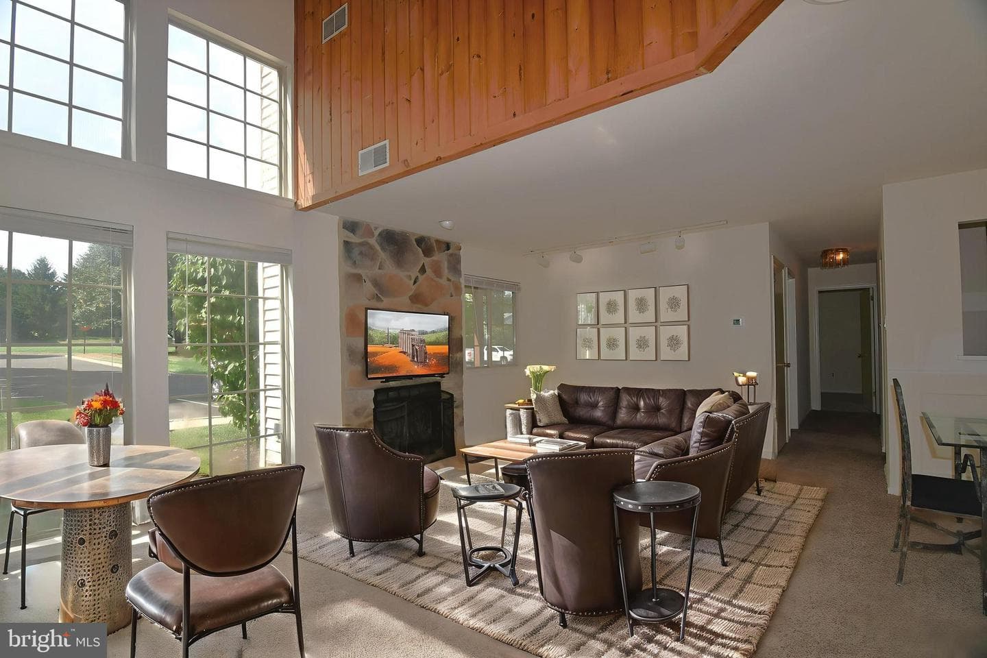 101 Christopher Place photo 5