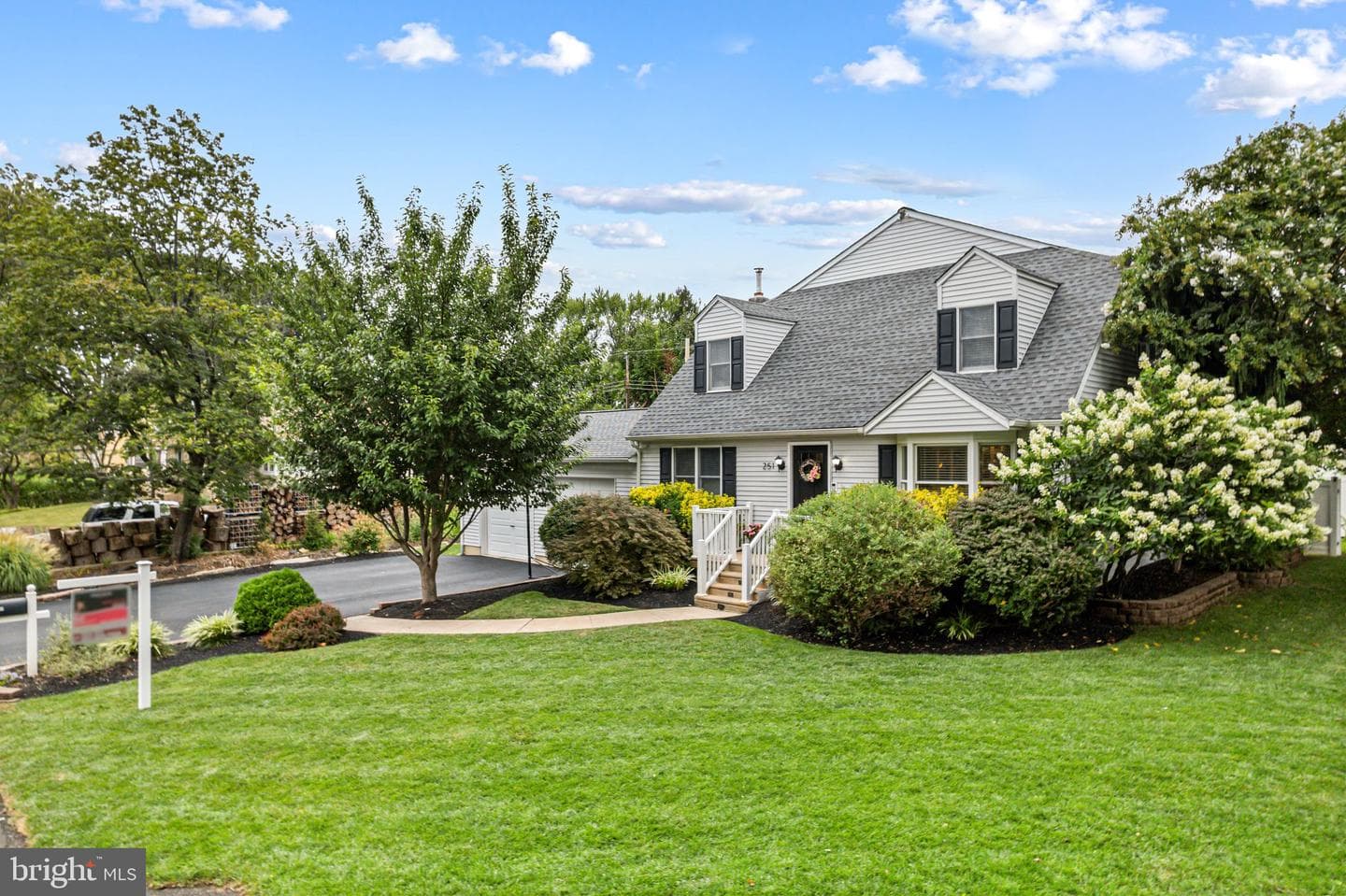 251 Rosewood Avenue photo 2