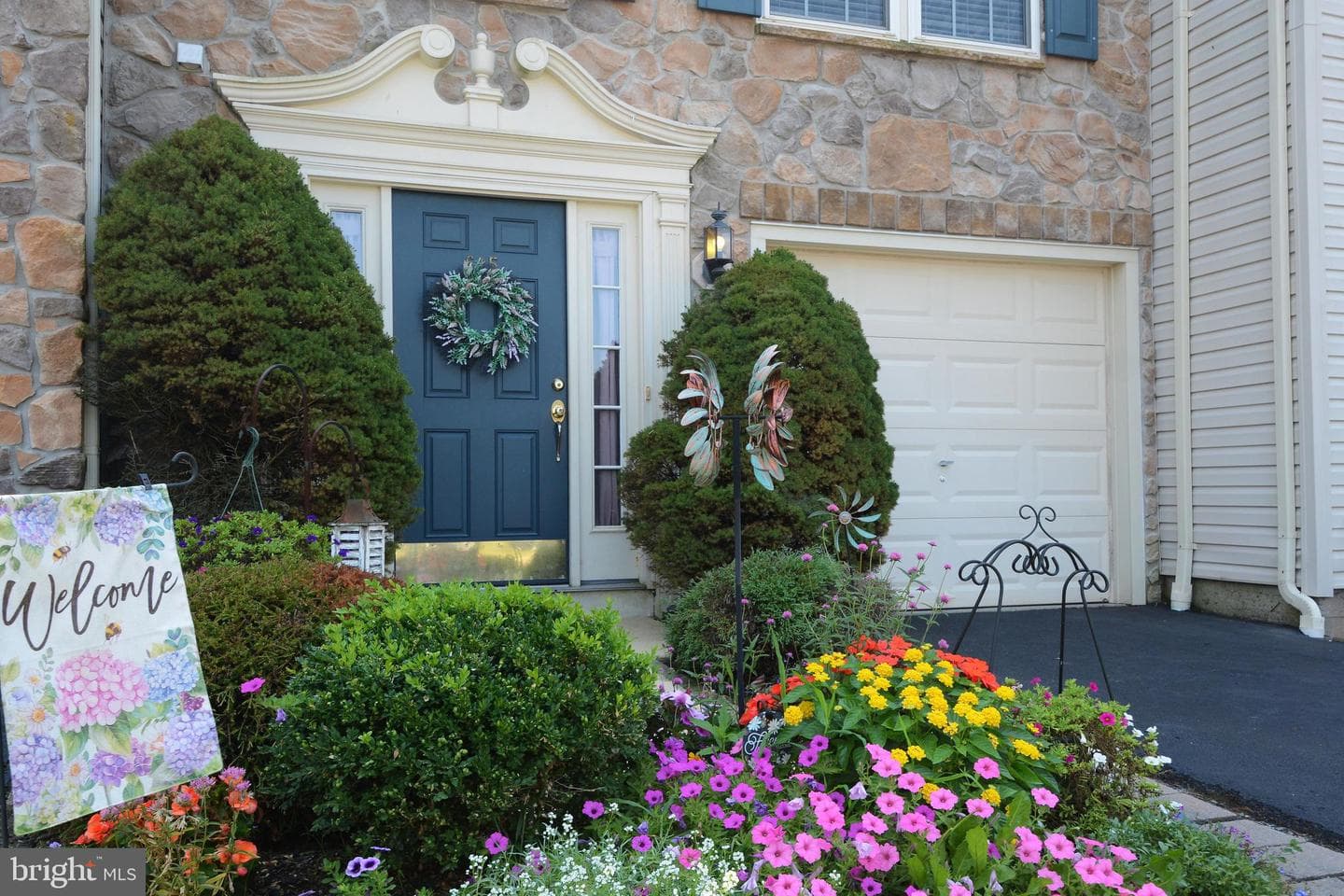 615 Village Court photo 2