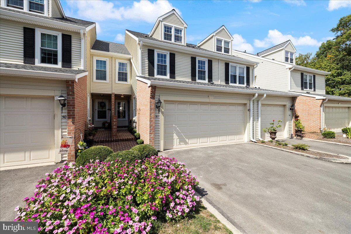 51 Sutphin Pines photo 2