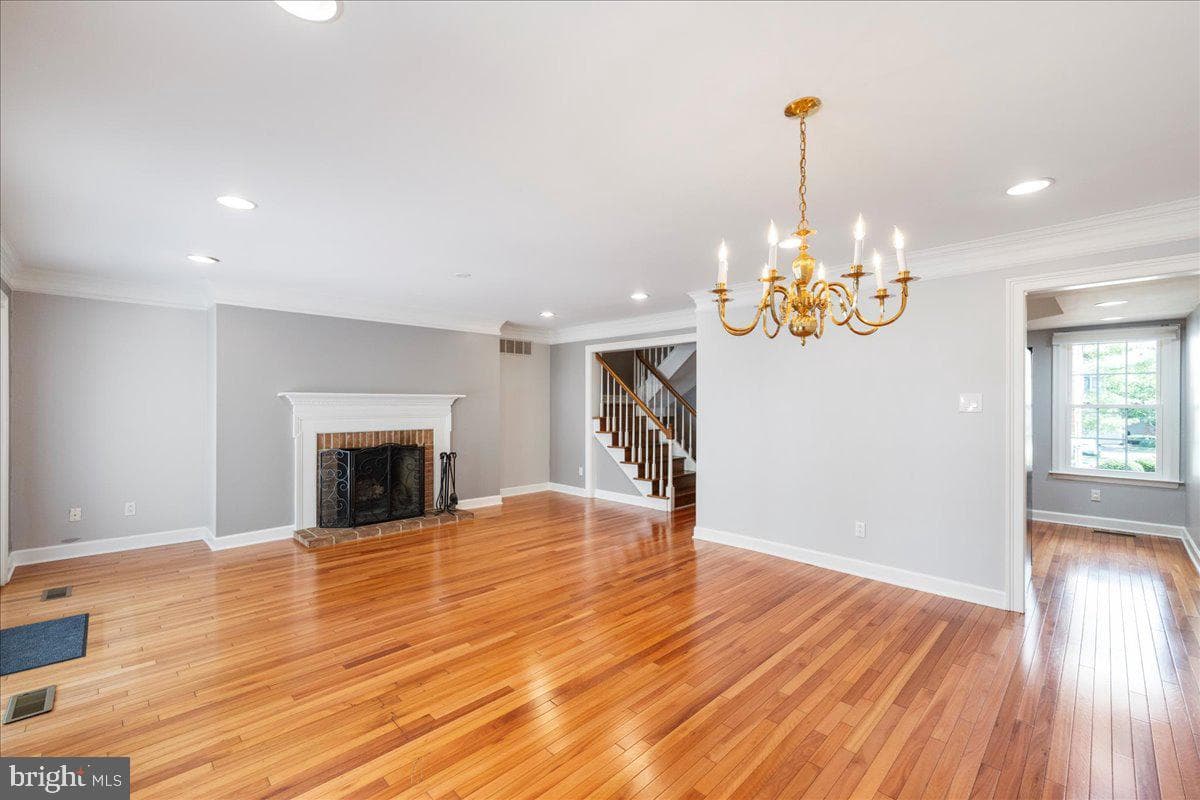 51 Sutphin Pines photo 9