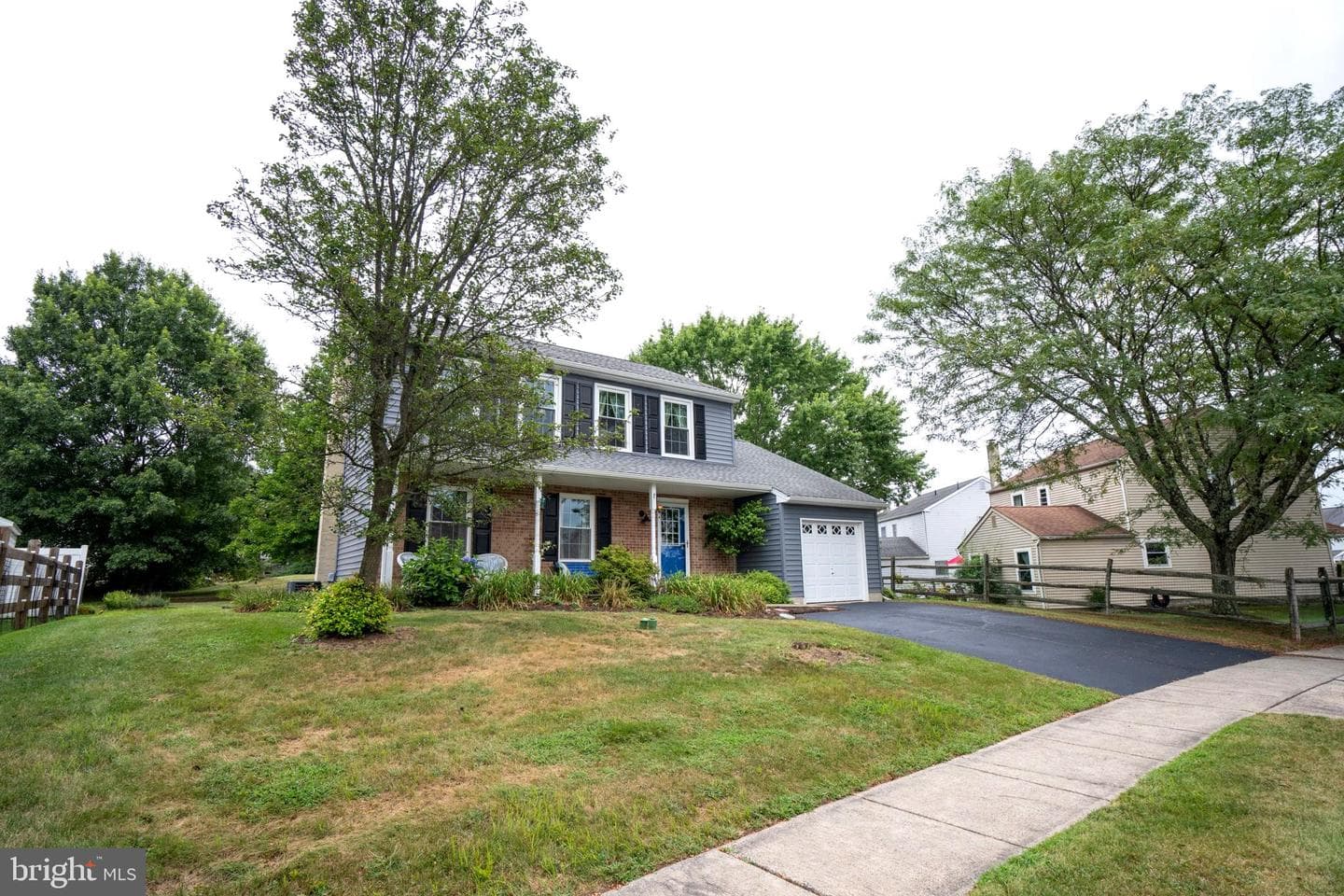 444 Dorchester Lane photo 2