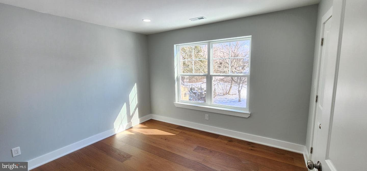 11b Fairview Avenue photo 44