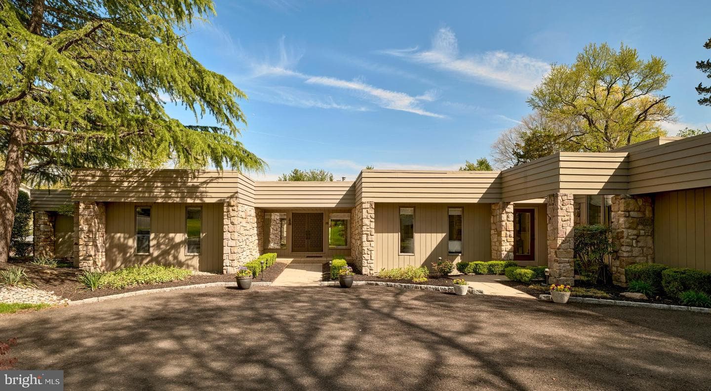 860 Dukes Drive photo 3