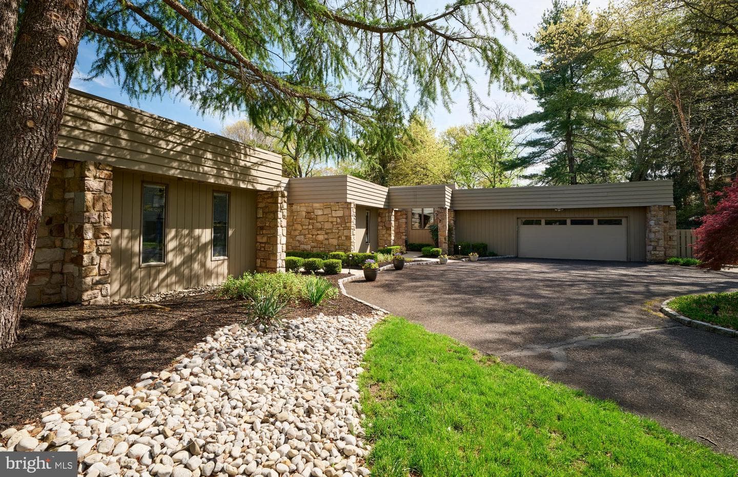 860 Dukes Drive photo 4