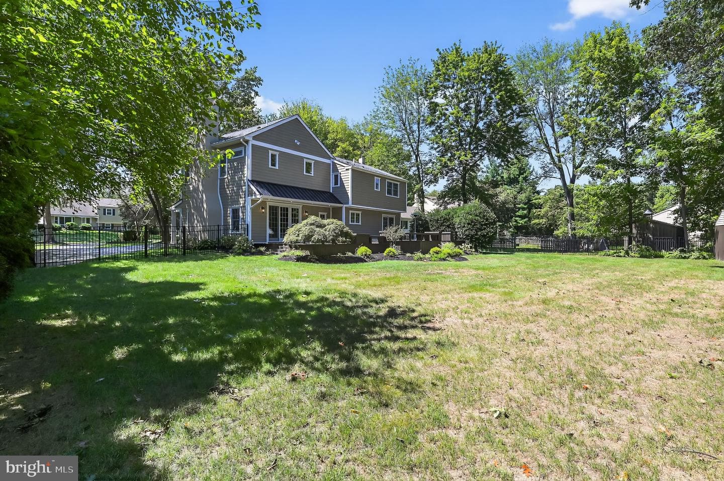 115 Peggy Lane photo 2