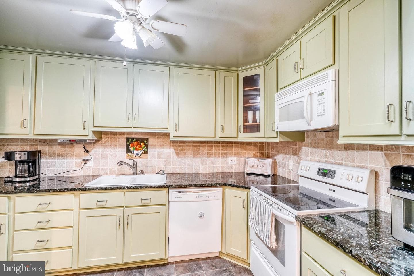 417 Chelsea Road photo 18