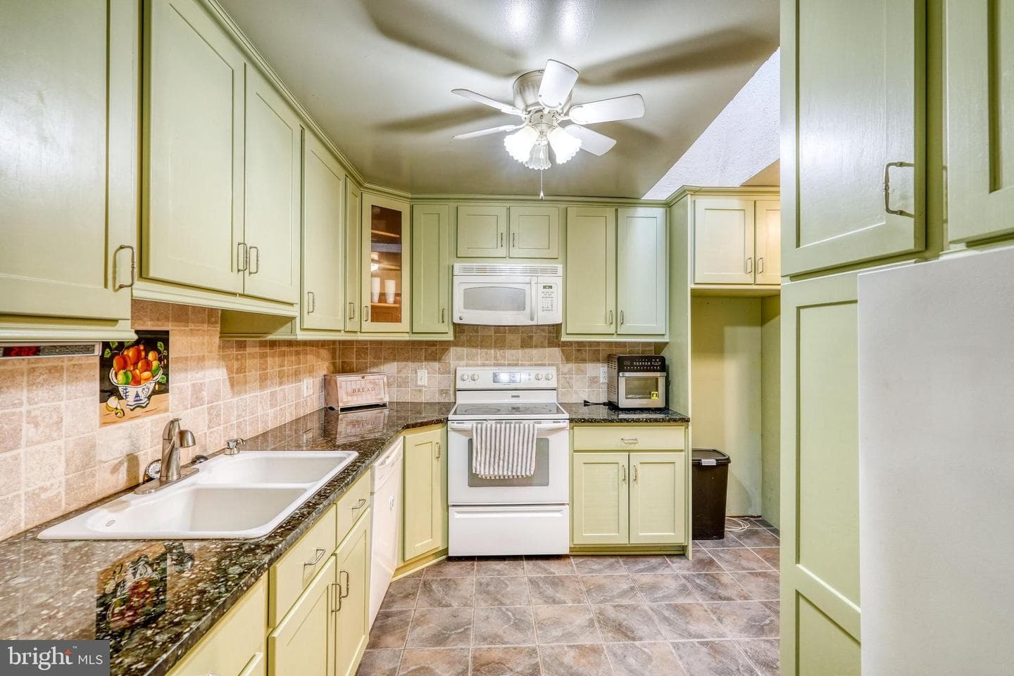 417 Chelsea Road photo 23
