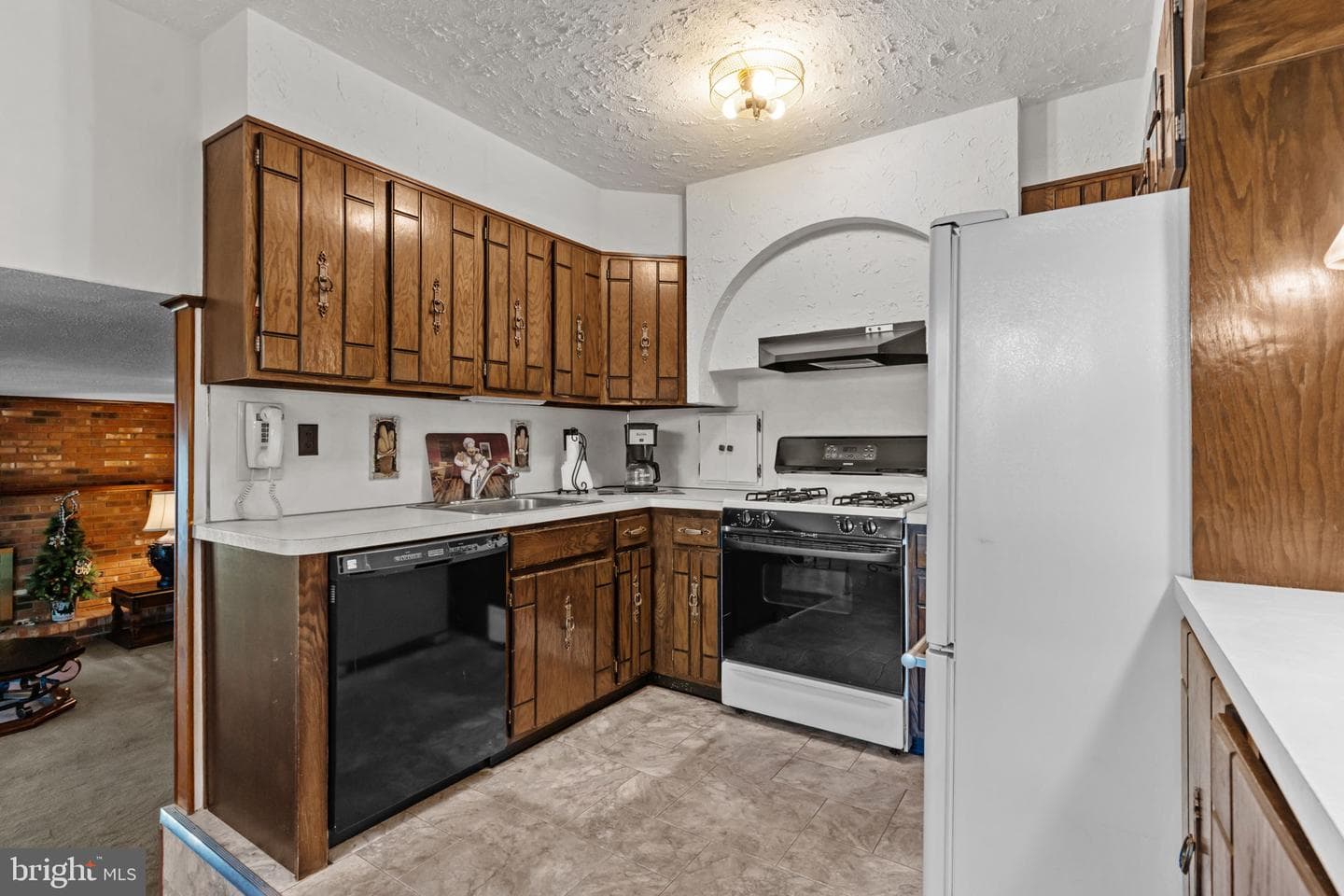 525 Cassingham Road photo 11