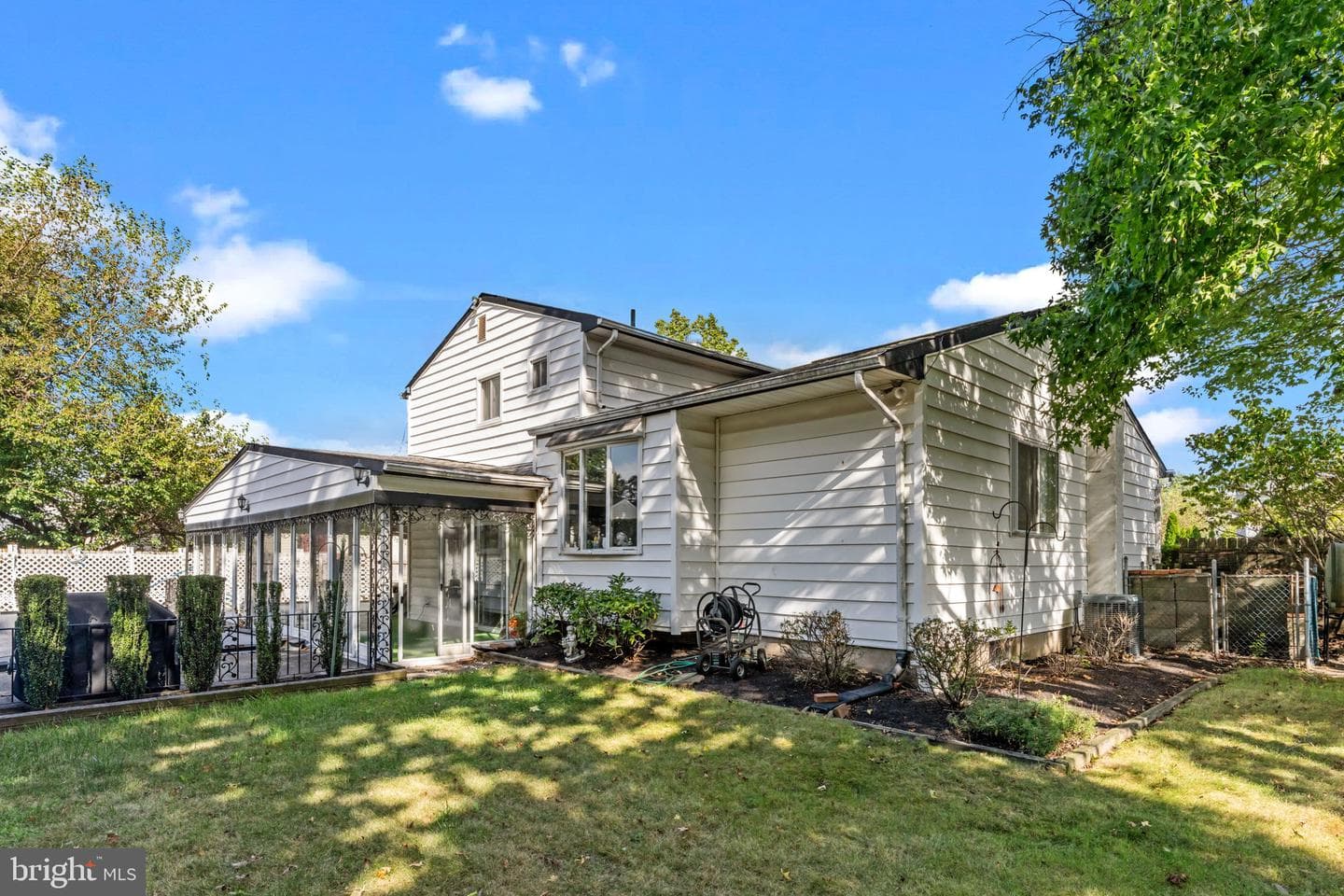 525 Cassingham Road photo 3