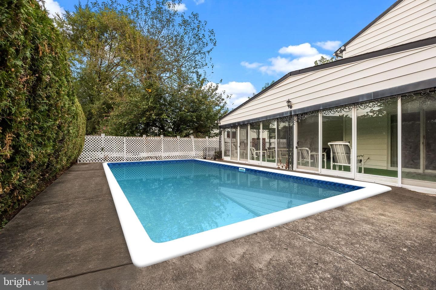 525 Cassingham Road photo 40