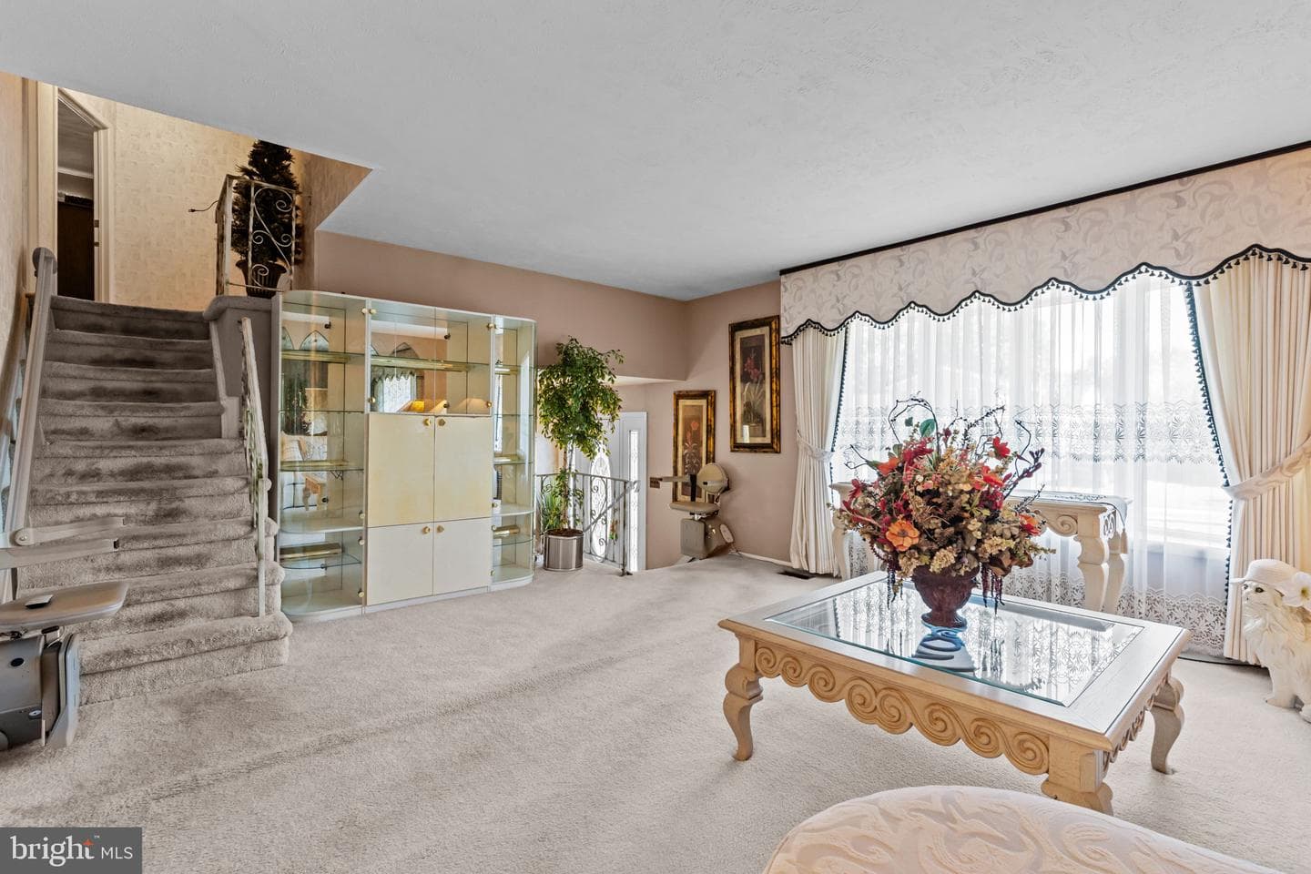 525 Cassingham Road photo 8