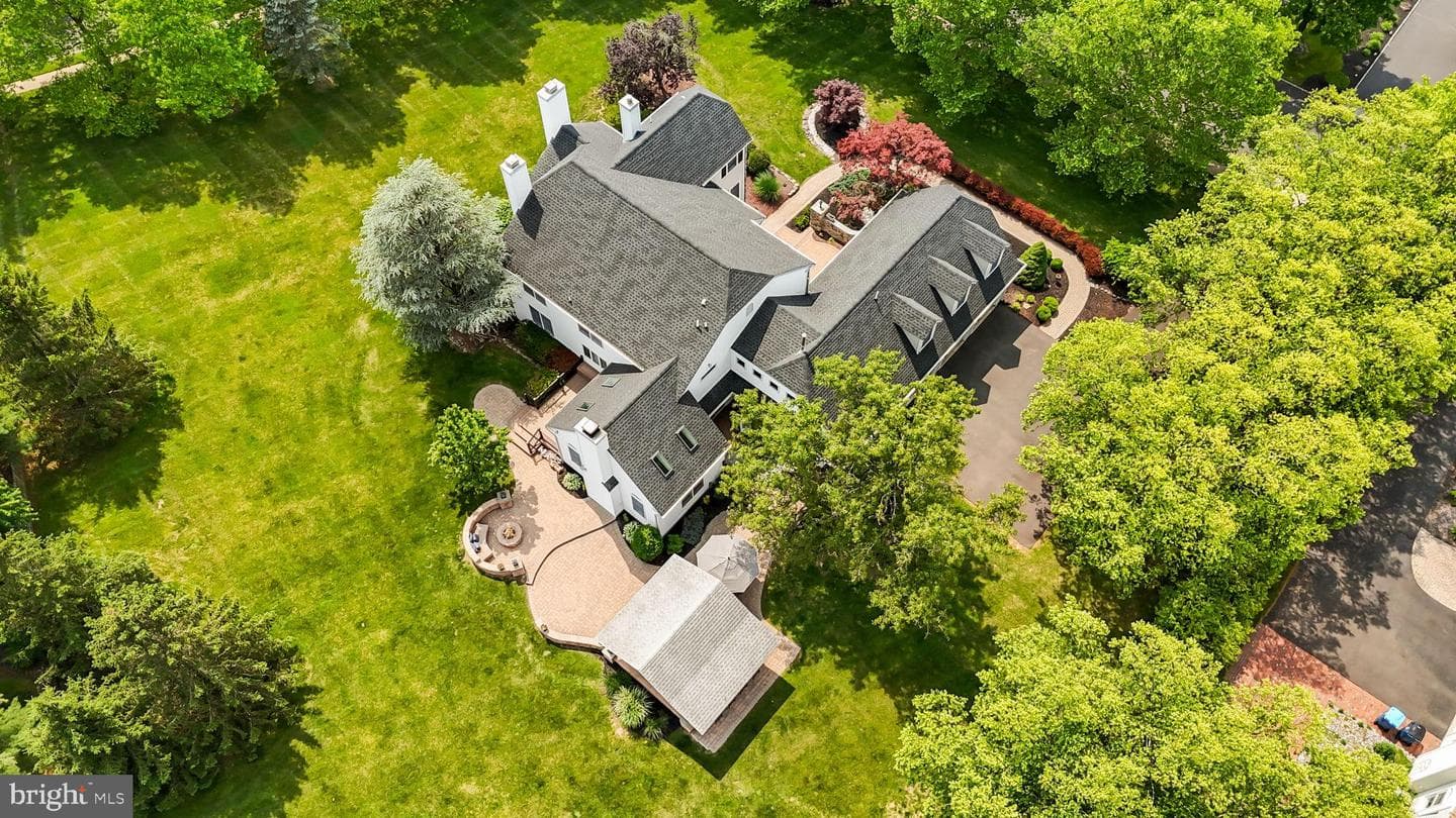 4605 Twinbrook Circle photo 2