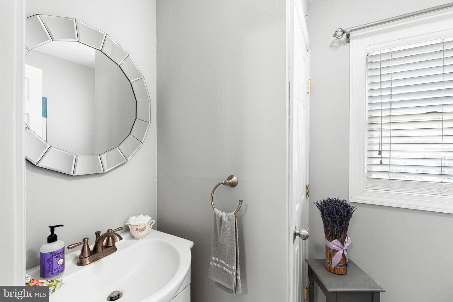 801 Cliff Road photo 20
