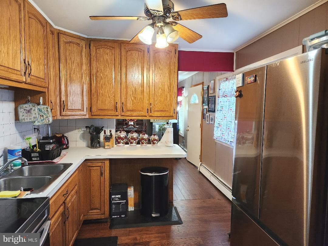 688 Carlisle Drive photo 4