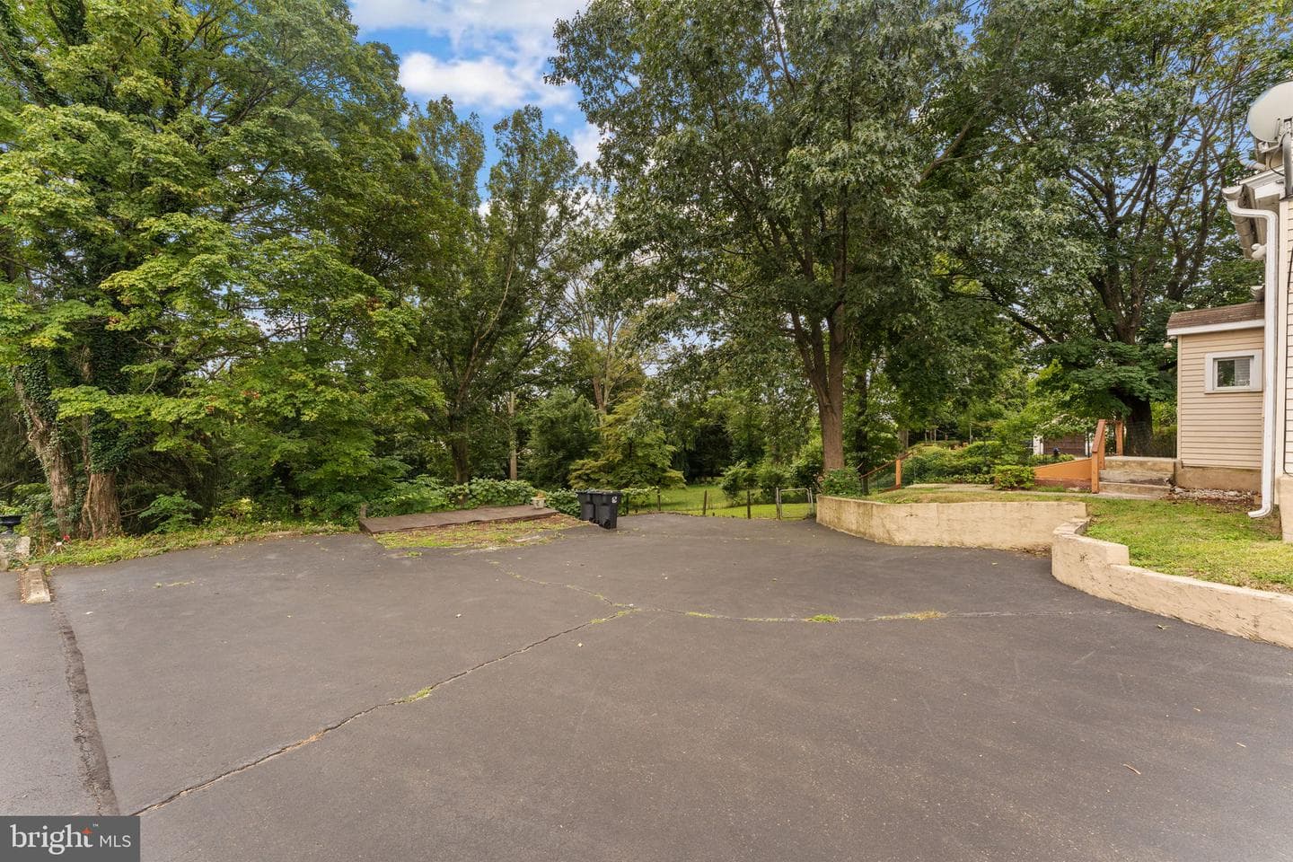 158 W Butler Avenue photo 29