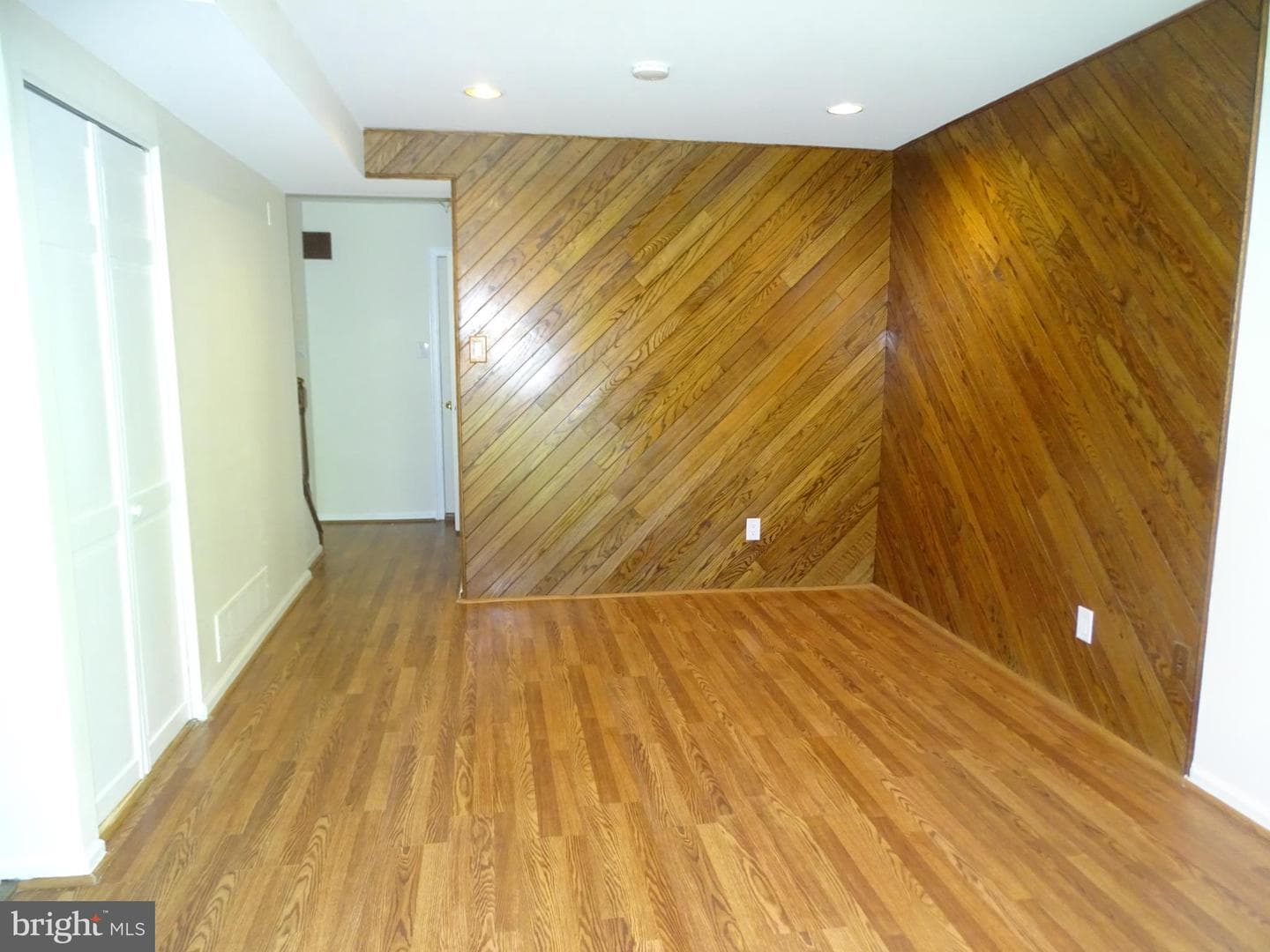 721 Grantham Court photo 11