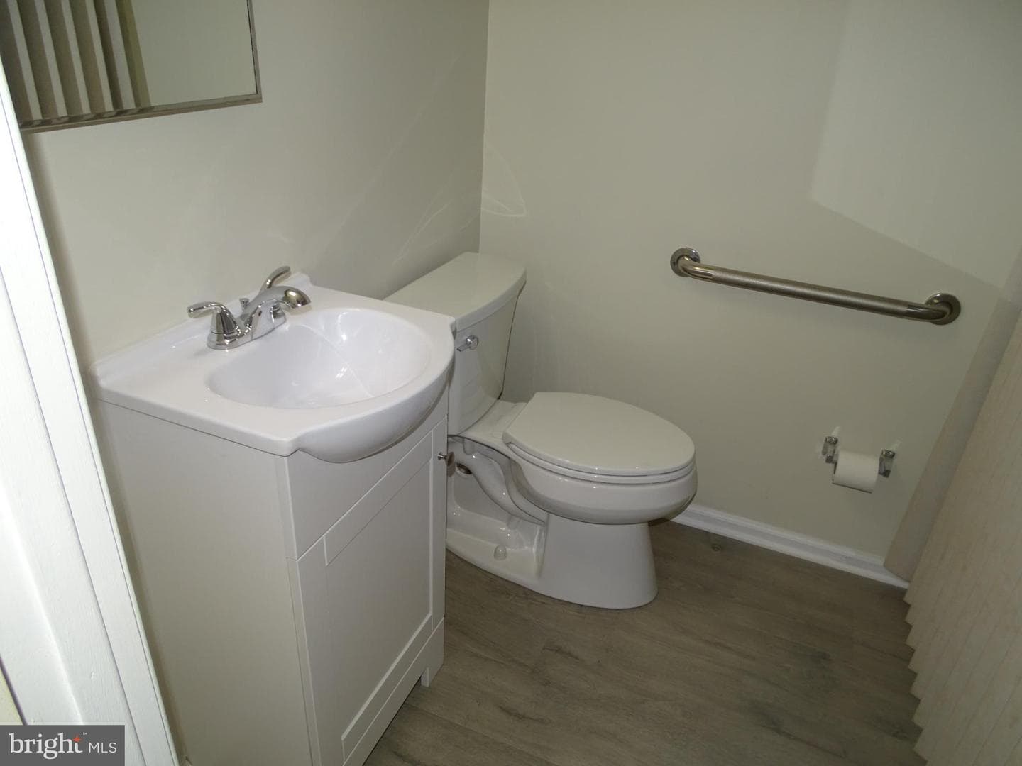 721 Grantham Court photo 17