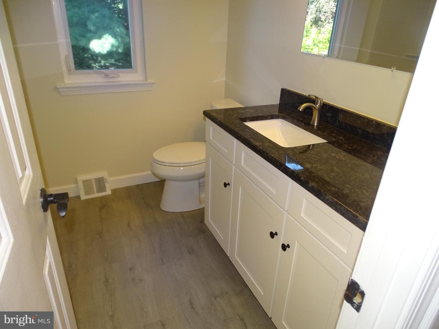 721 Grantham Court photo 20