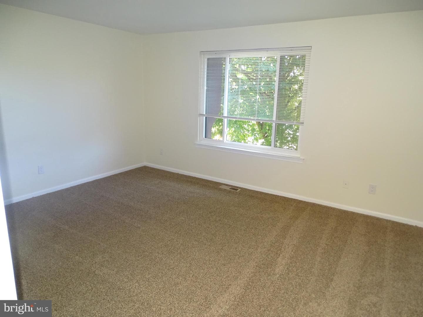 721 Grantham Court photo 24