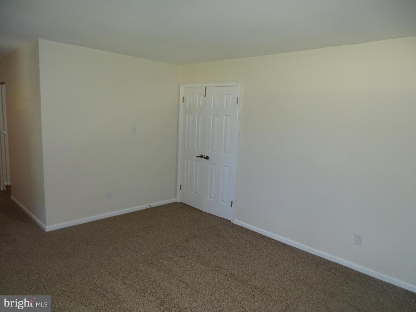 721 Grantham Court photo 25