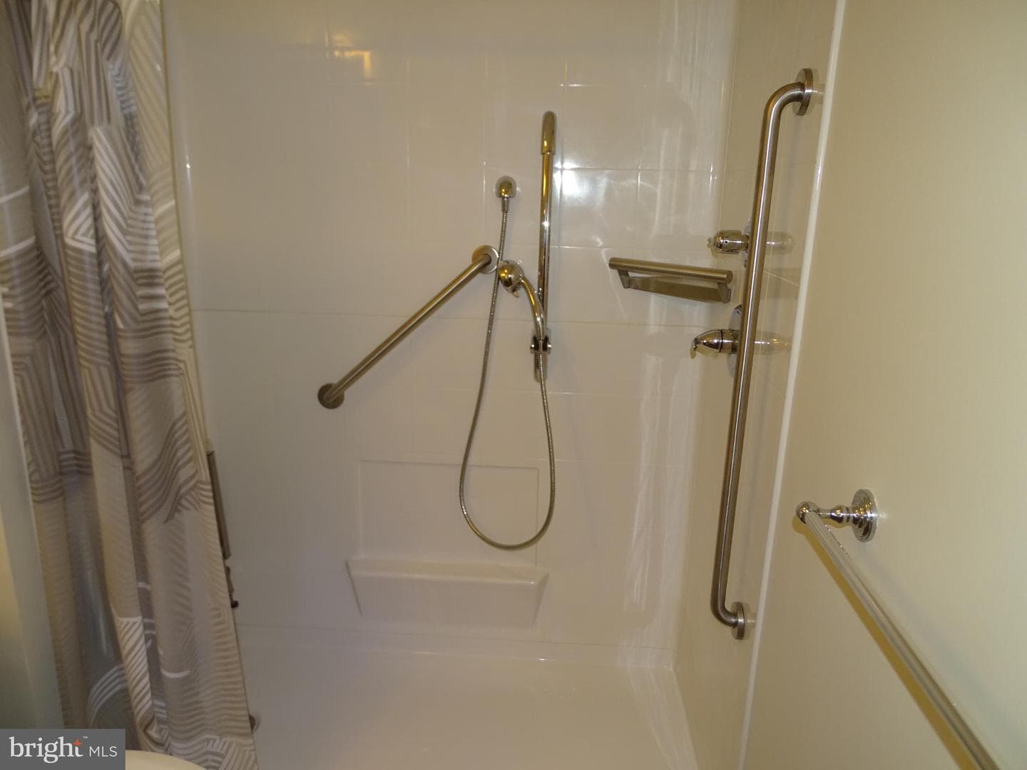 721 Grantham Court photo 29