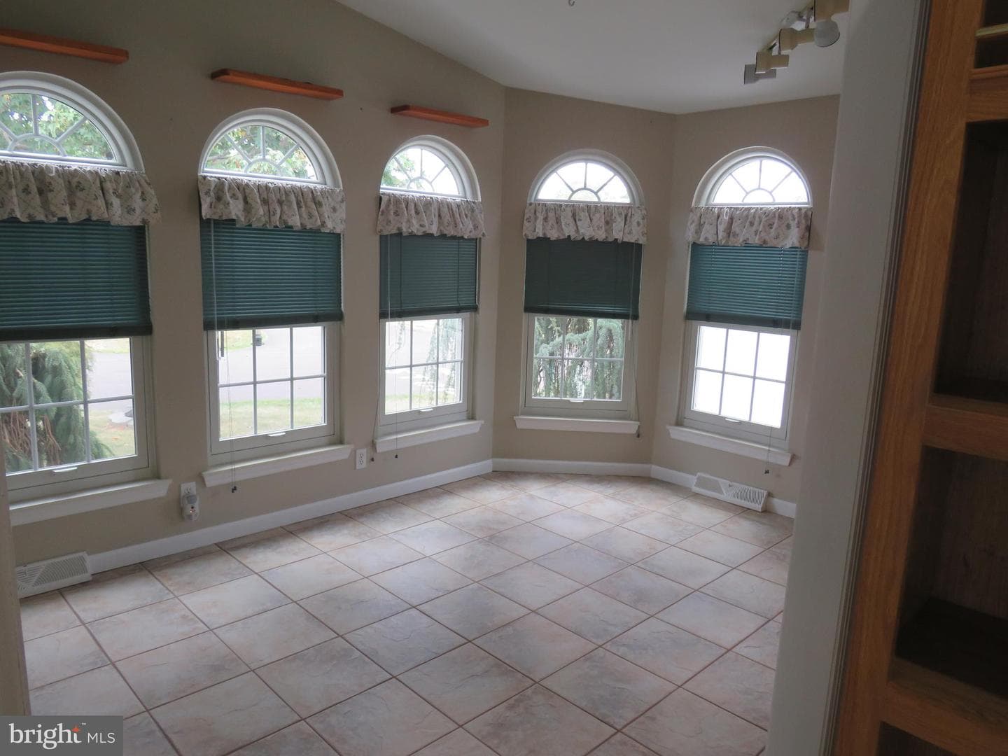 377 Spring Meadow Circle photo 18