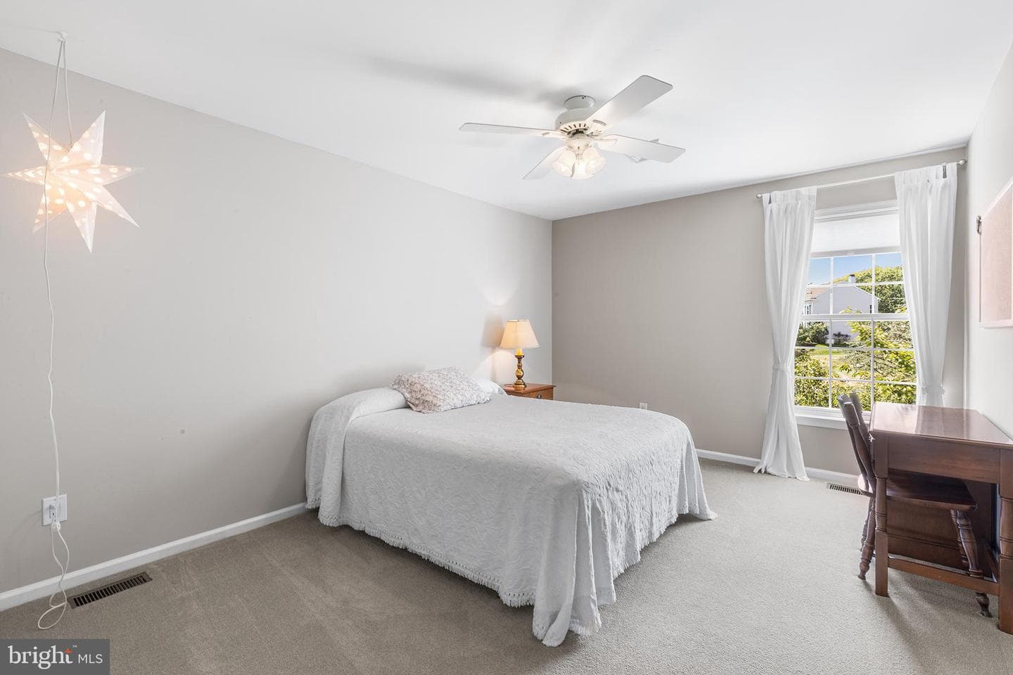 1090 Bancroft photo 44