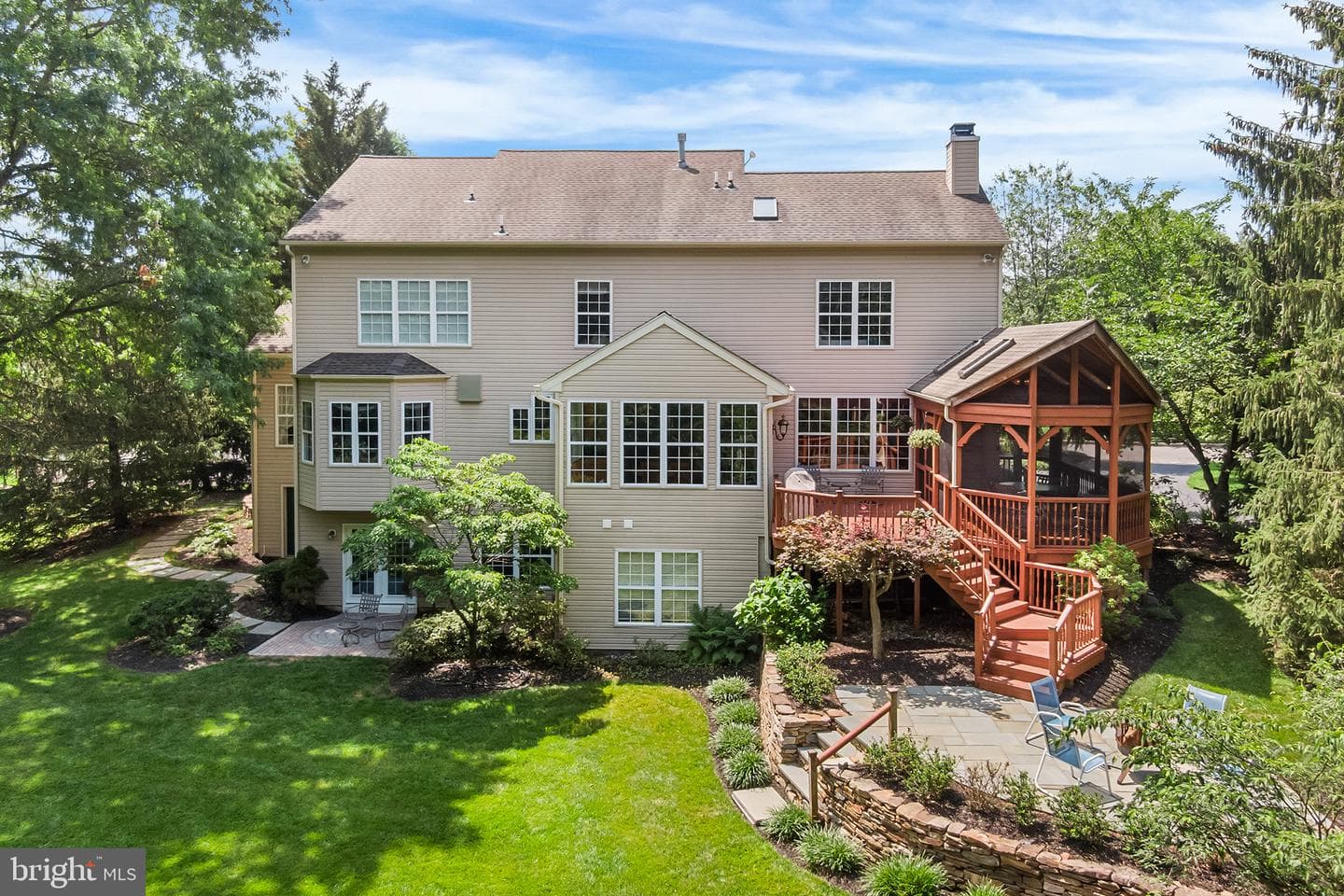 1090 Bancroft photo 6