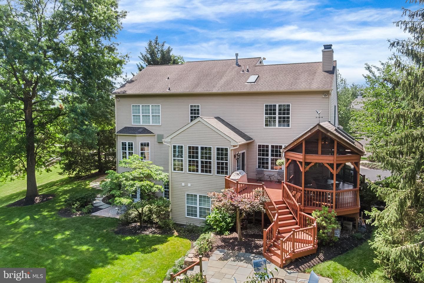 1090 Bancroft photo 60