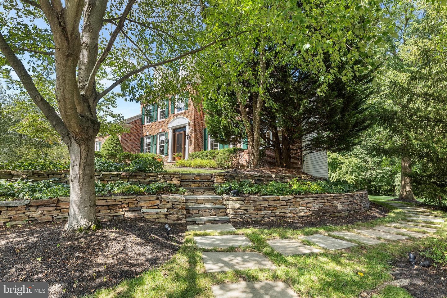 1090 Bancroft photo 7