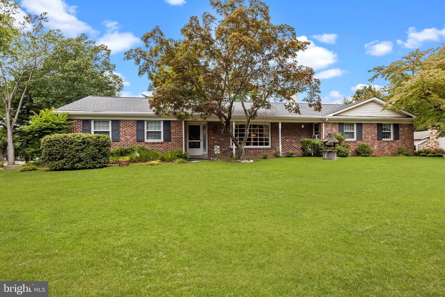 1286 Yale Drive photo 3