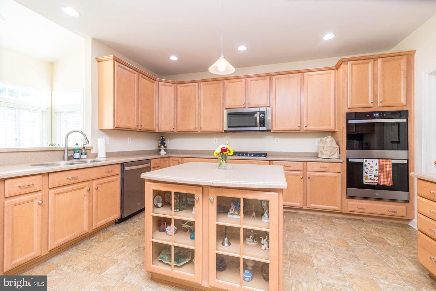 1813 Sycamore Drive photo 16