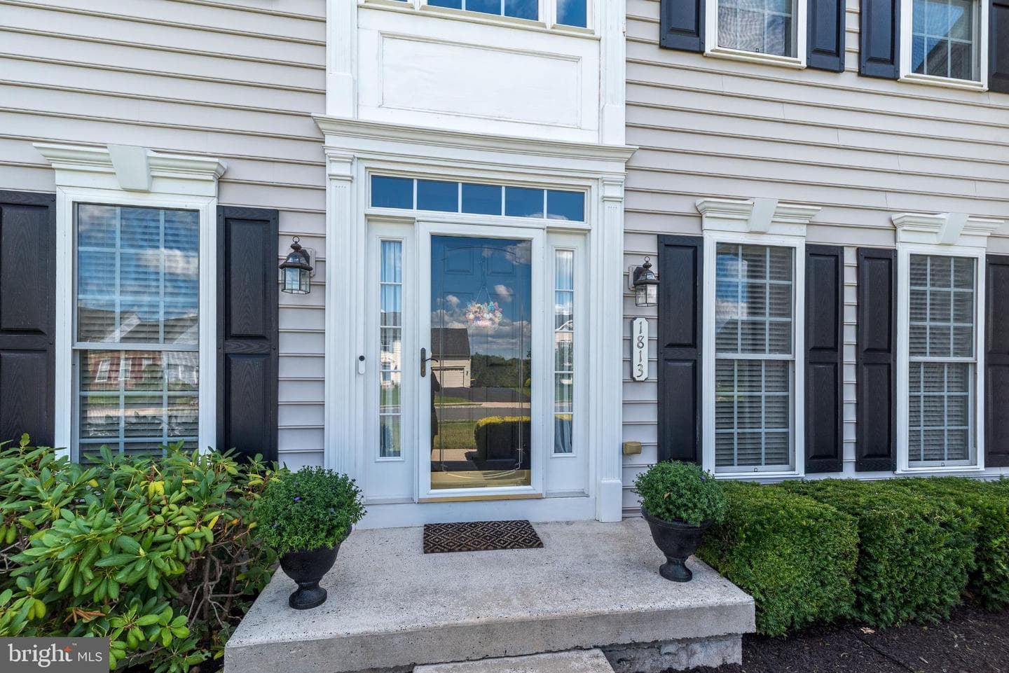 1813 Sycamore Drive photo 2