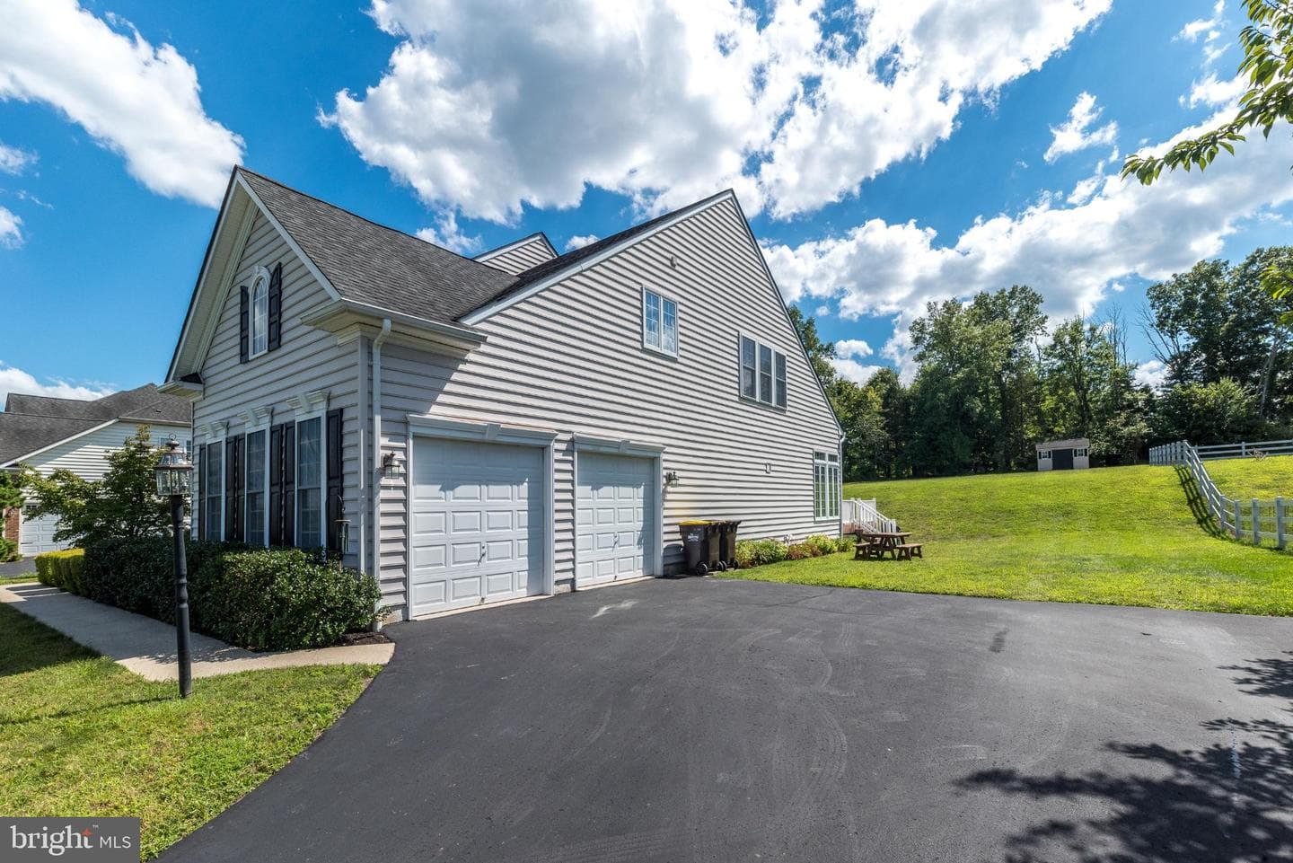 1813 Sycamore Drive photo 3