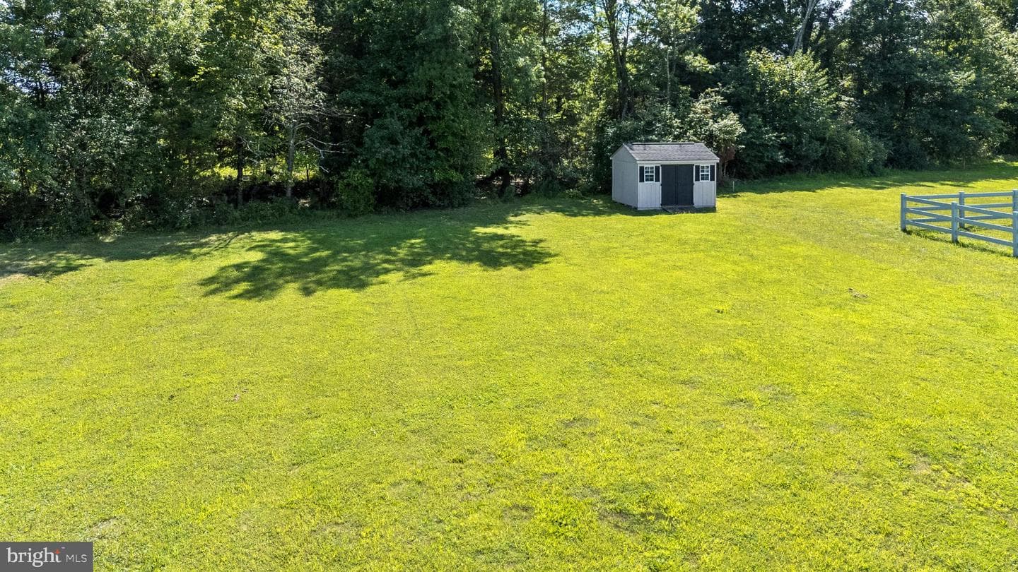 1813 Sycamore Drive photo 9