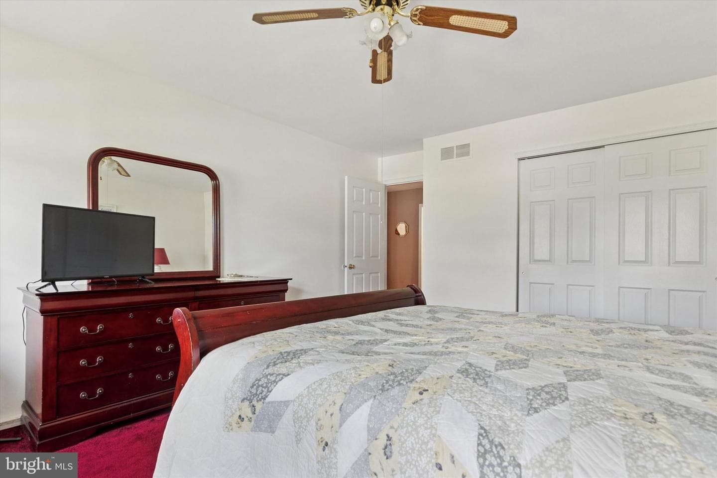 689 Pickering Road photo 30