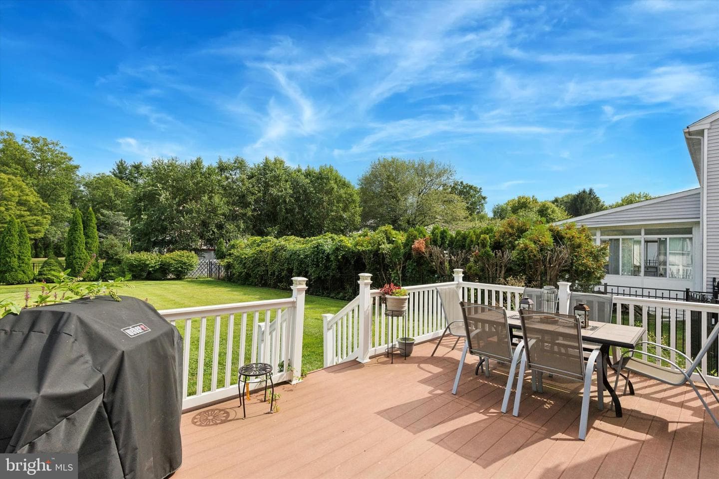 689 Pickering Road photo 32