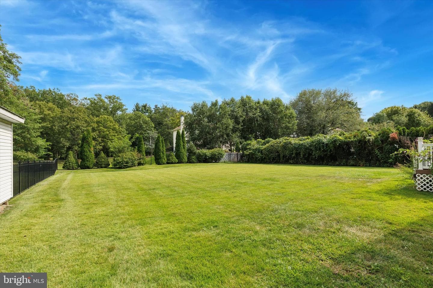 689 Pickering Road photo 34