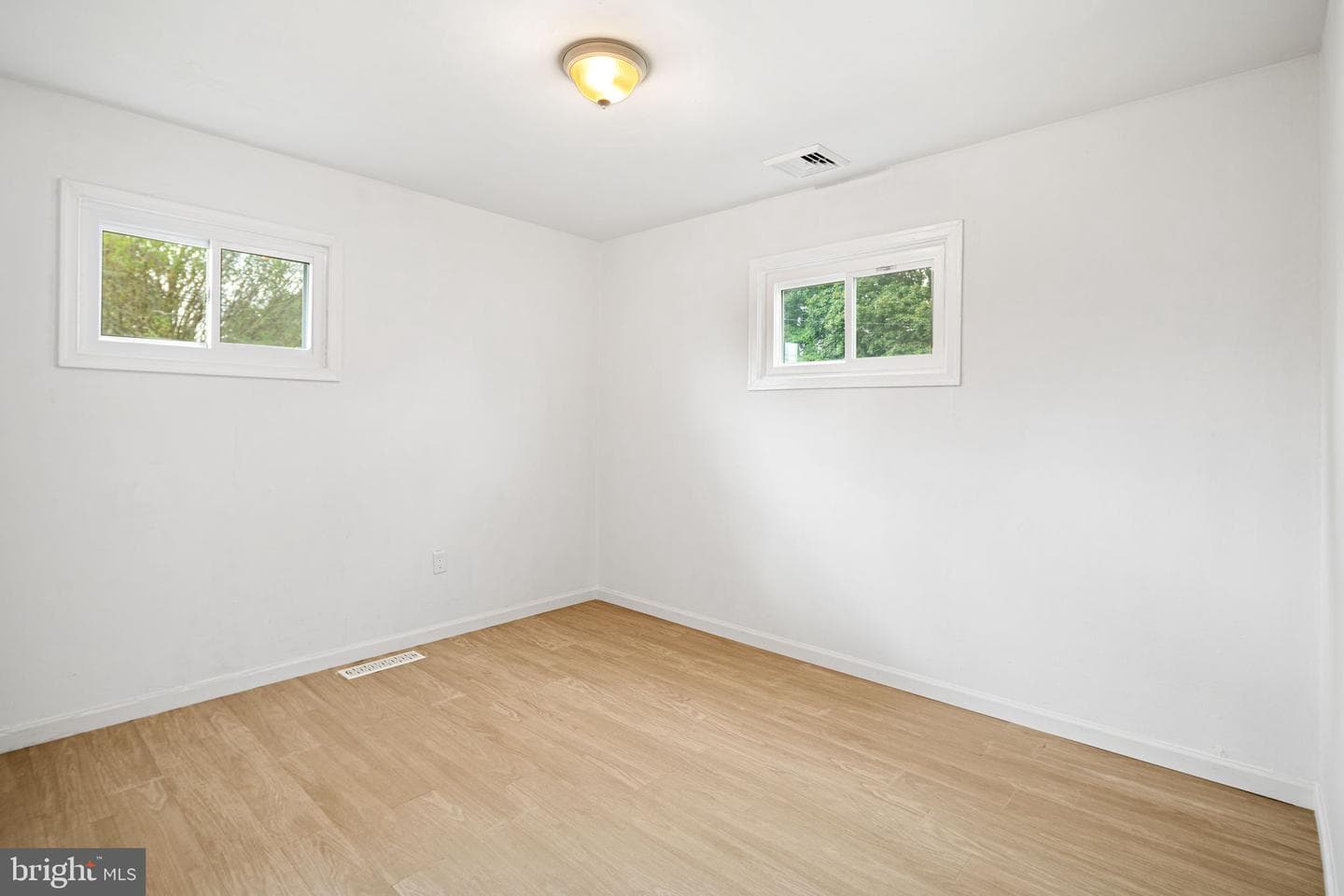 906 Stephen Avenue photo 10
