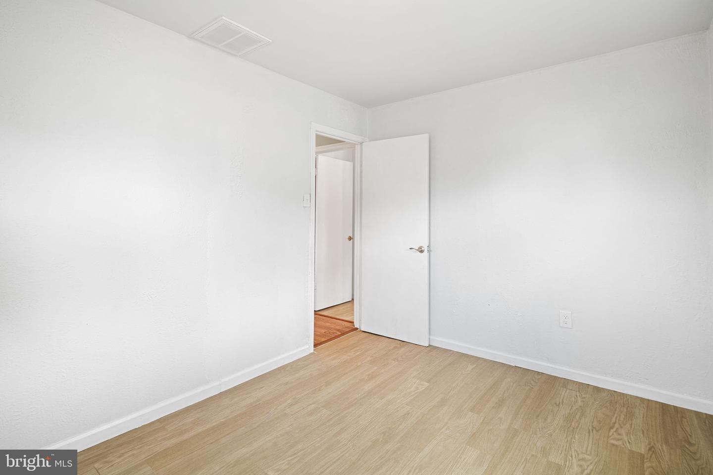 906 Stephen Avenue photo 11