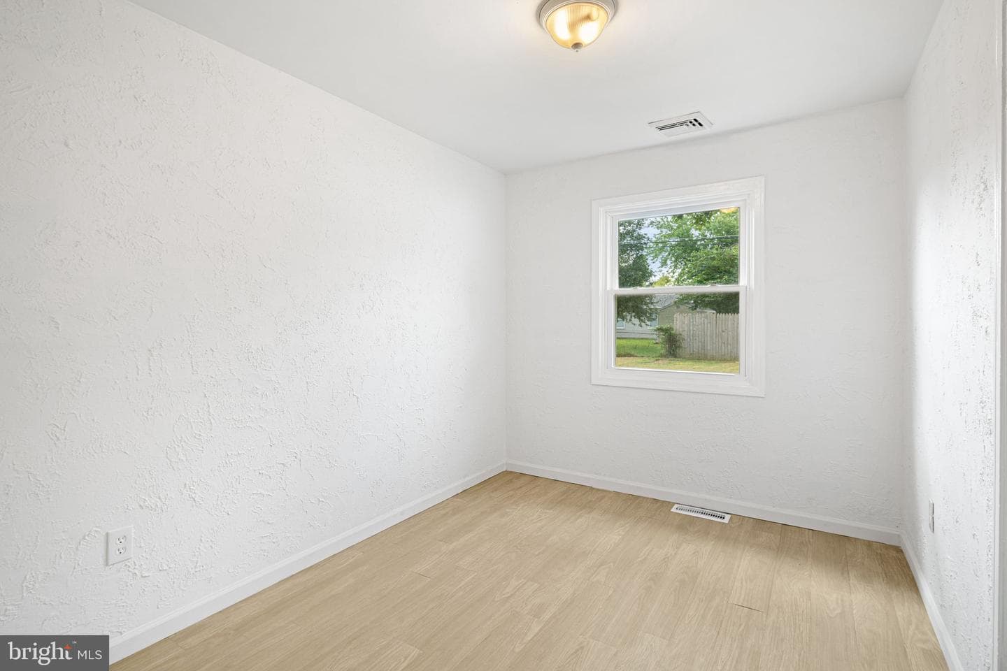 906 Stephen Avenue photo 14