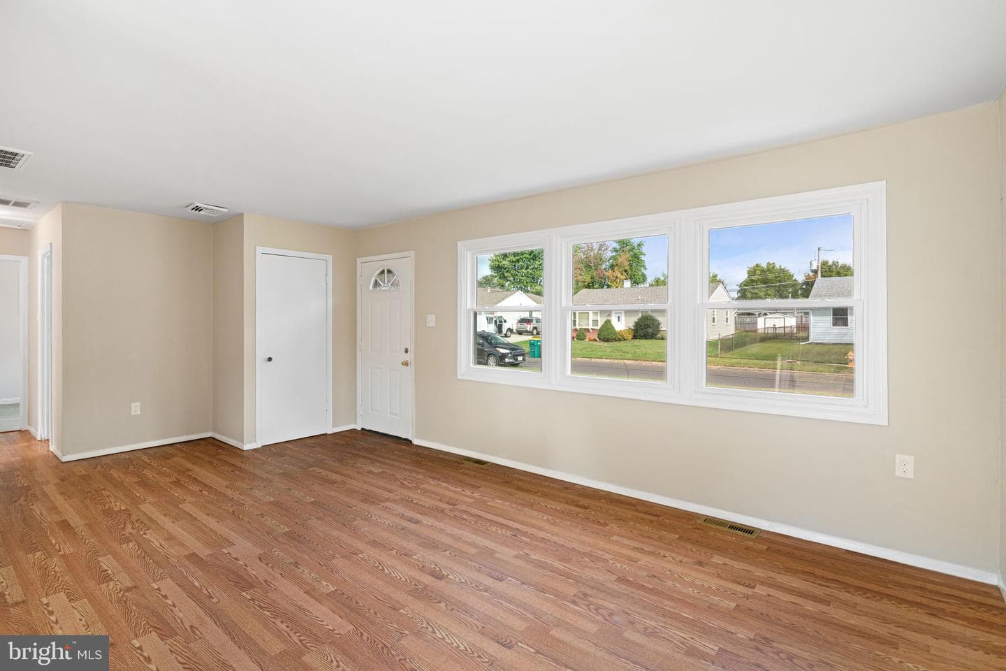 906 Stephen Avenue photo 3