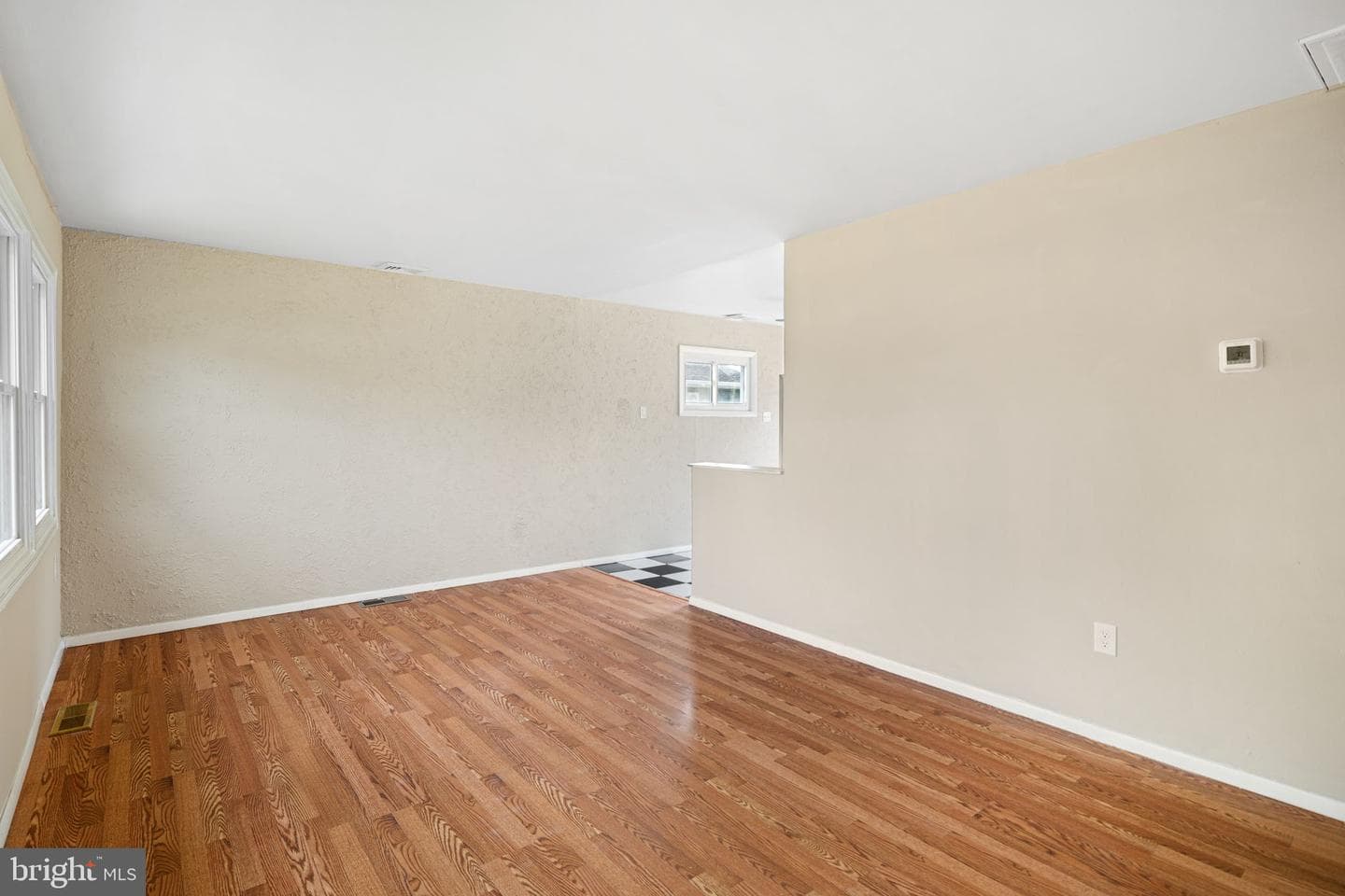 906 Stephen Avenue photo 4